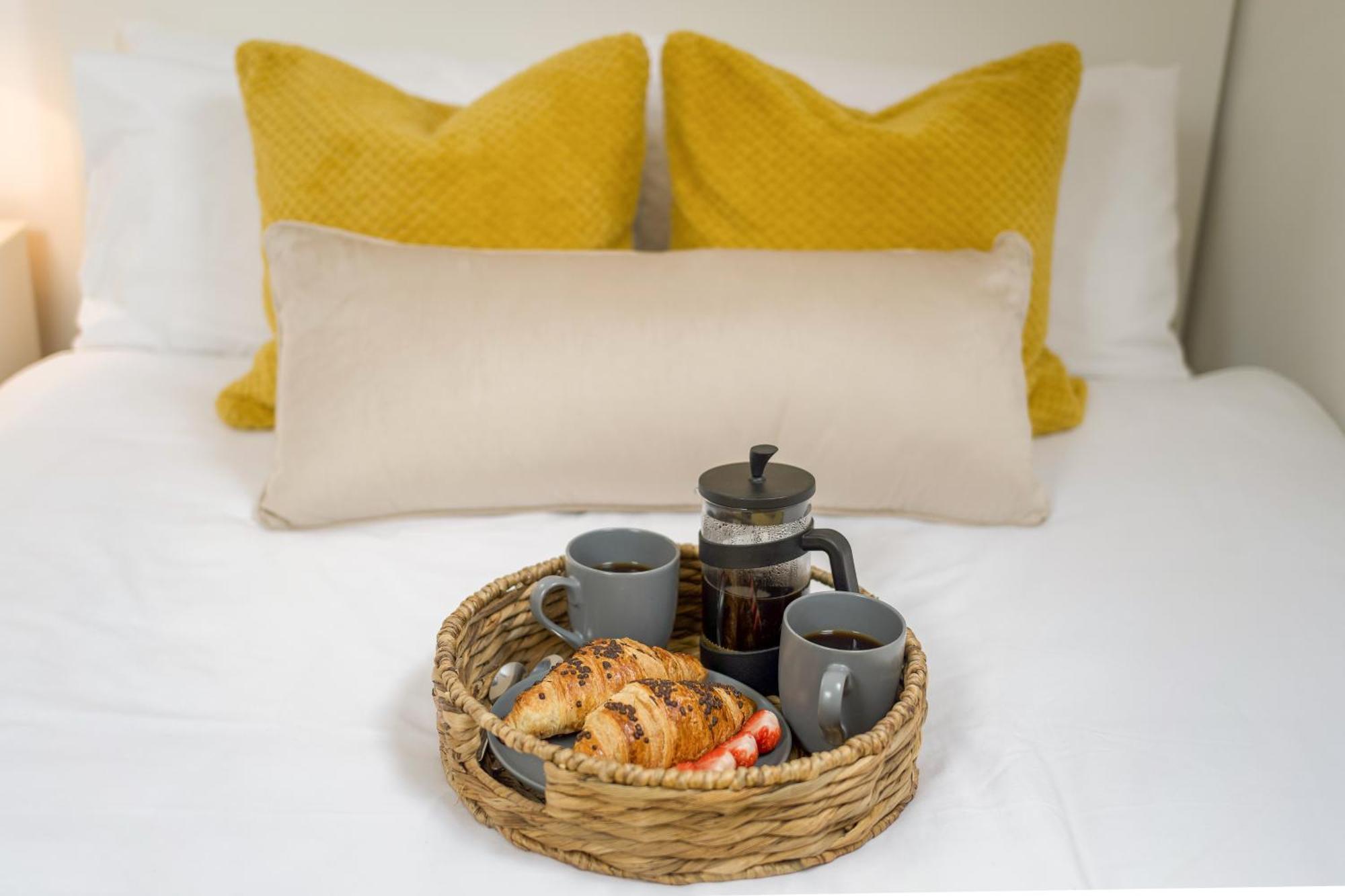 Large, Newly Renovated, Three Bedroom Town Centre Split Level Apartment With Free Parking, Sleeps Seven - Walking Distance To Beach Bournemouth Exterior foto